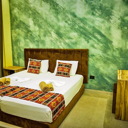 Te Bujtina Hotel- Cozy Stay With Traditional Breakfast Near Beach Golem  Extérieur photo