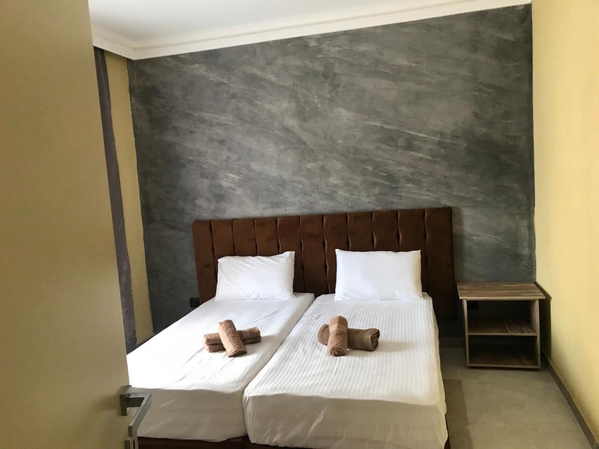 Te Bujtina Hotel- Cozy Stay With Traditional Breakfast Near Beach Golem  Extérieur photo