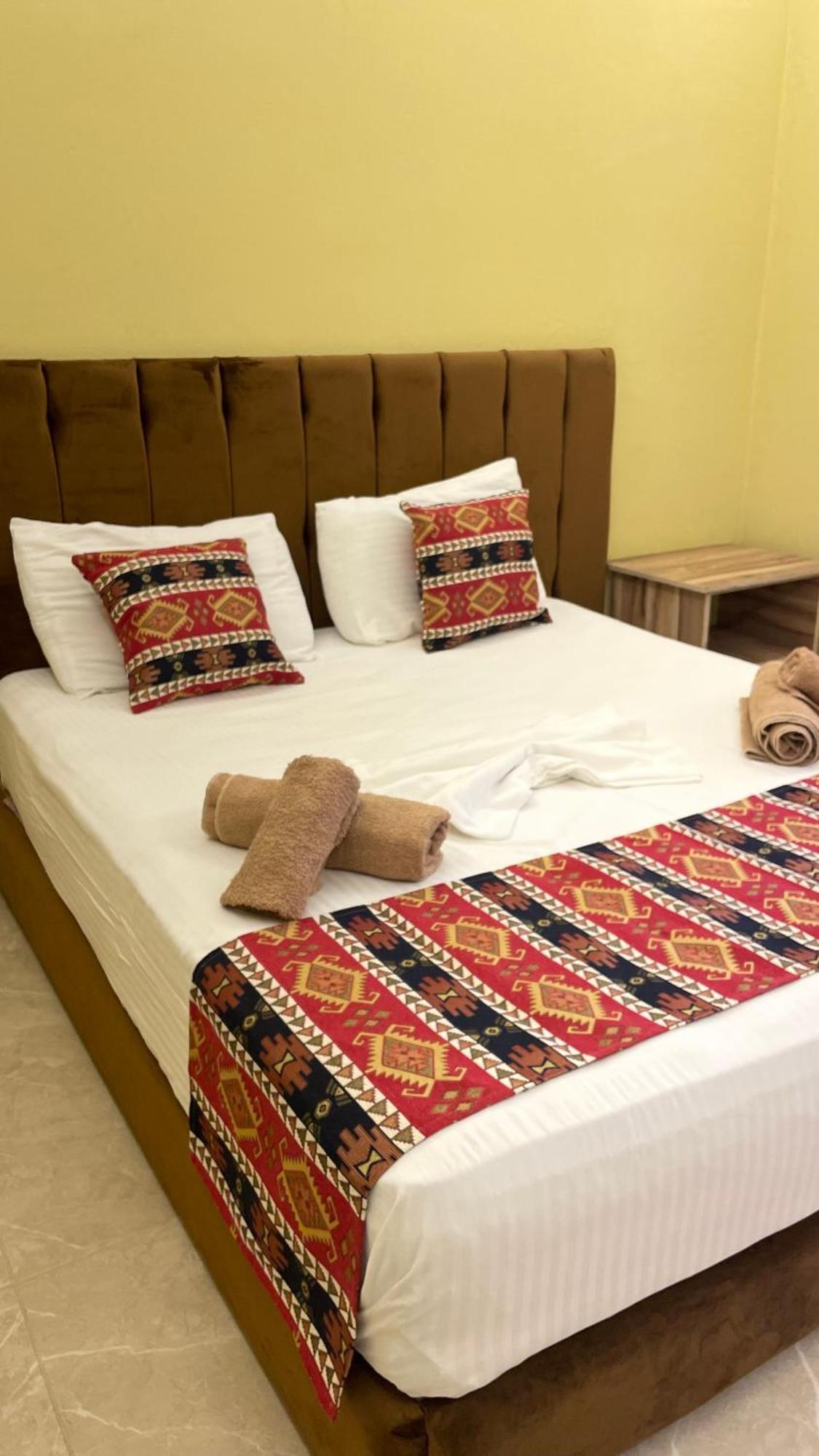 Te Bujtina Hotel- Cozy Stay With Traditional Breakfast Near Beach Golem  Extérieur photo