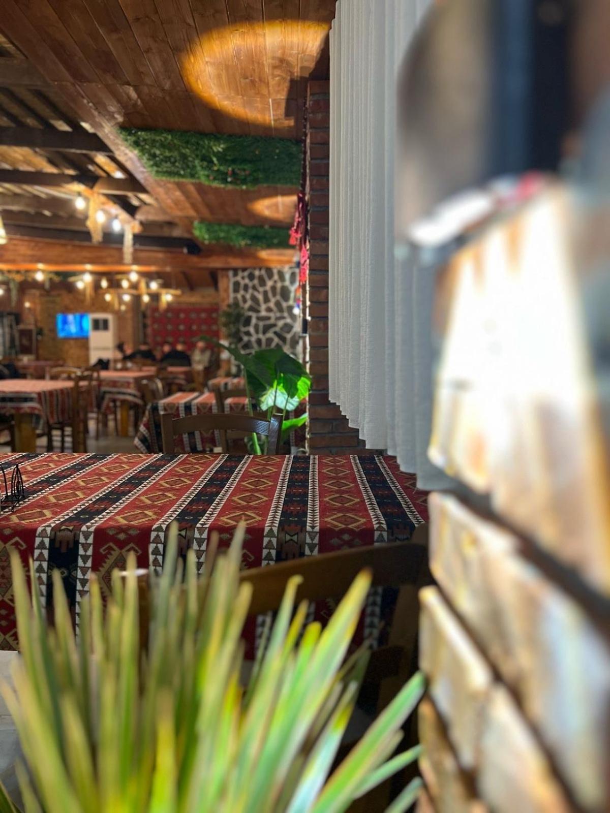 Te Bujtina Hotel- Cozy Stay With Traditional Breakfast Near Beach Golem  Extérieur photo