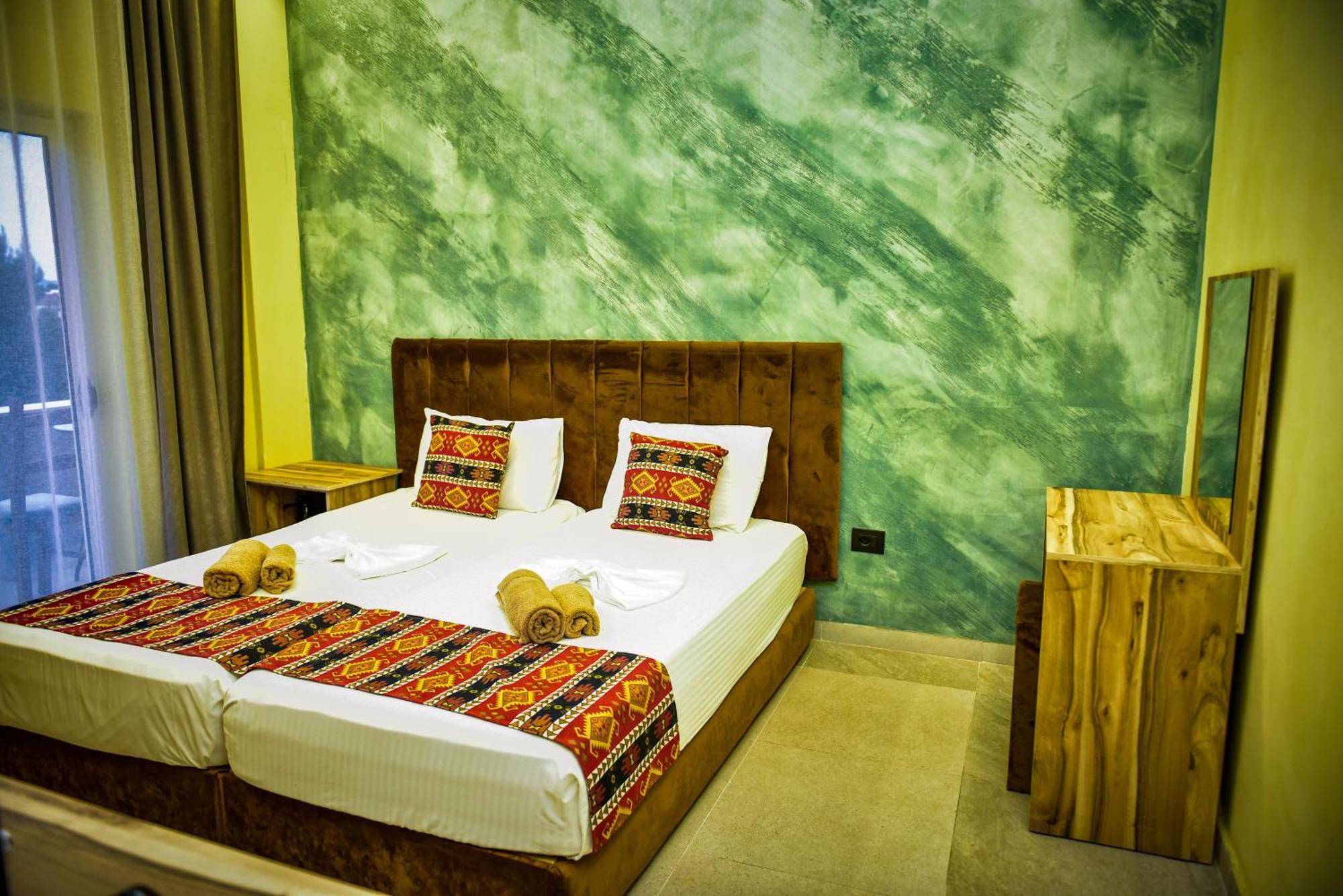 Te Bujtina Hotel- Cozy Stay With Traditional Breakfast Near Beach Golem  Extérieur photo