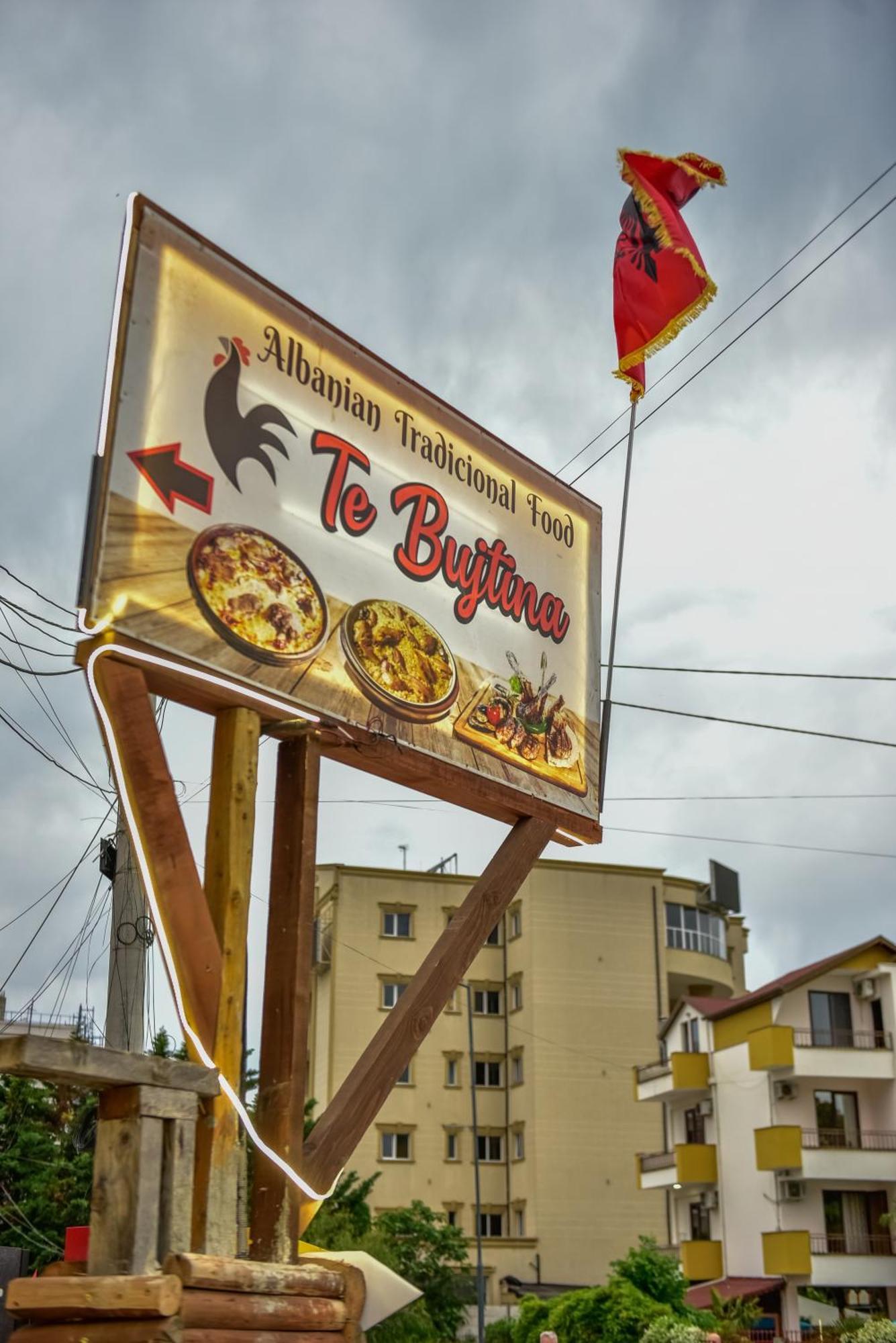 Te Bujtina Hotel- Cozy Stay With Traditional Breakfast Near Beach Golem  Extérieur photo