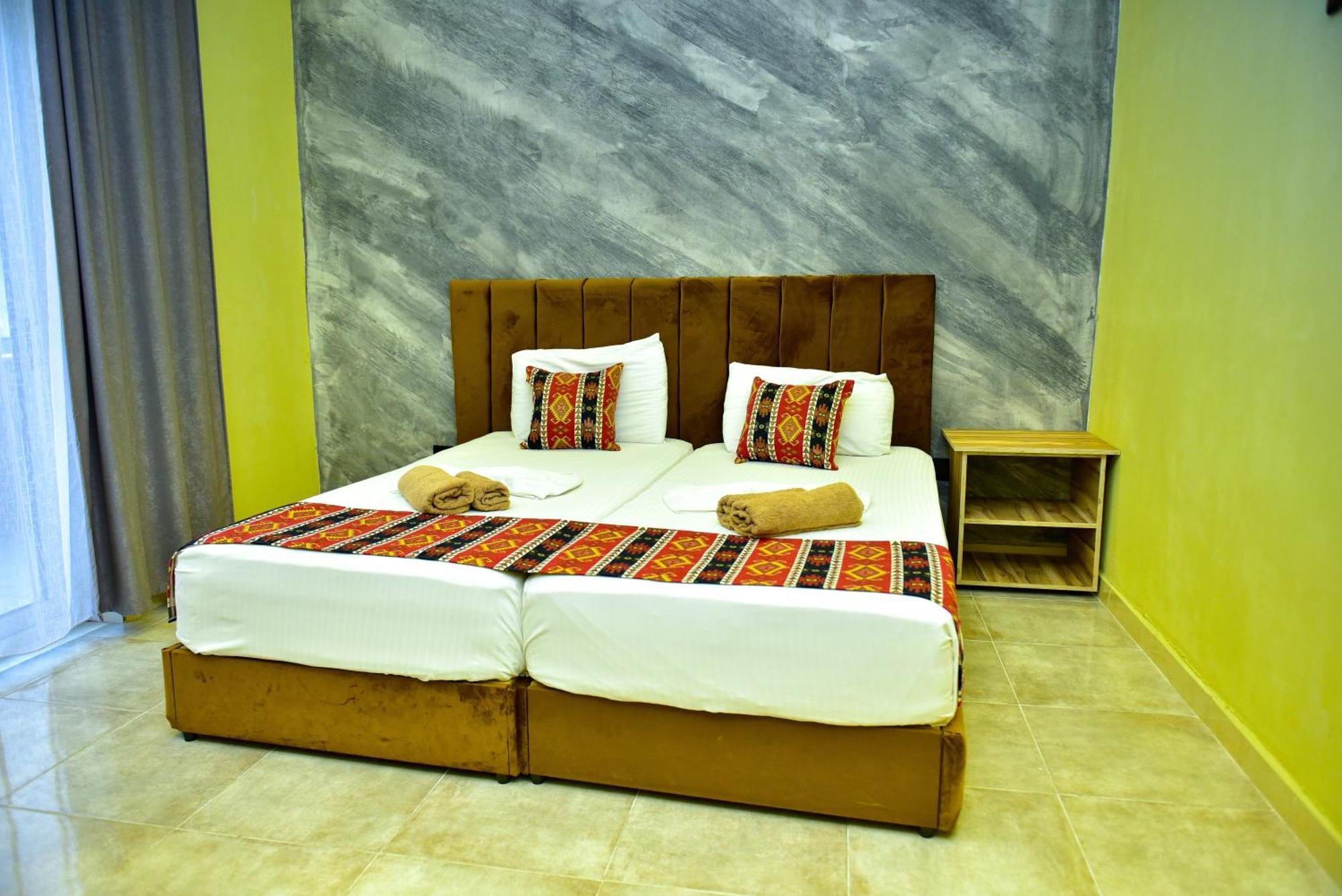 Te Bujtina Hotel- Cozy Stay With Traditional Breakfast Near Beach Golem  Extérieur photo