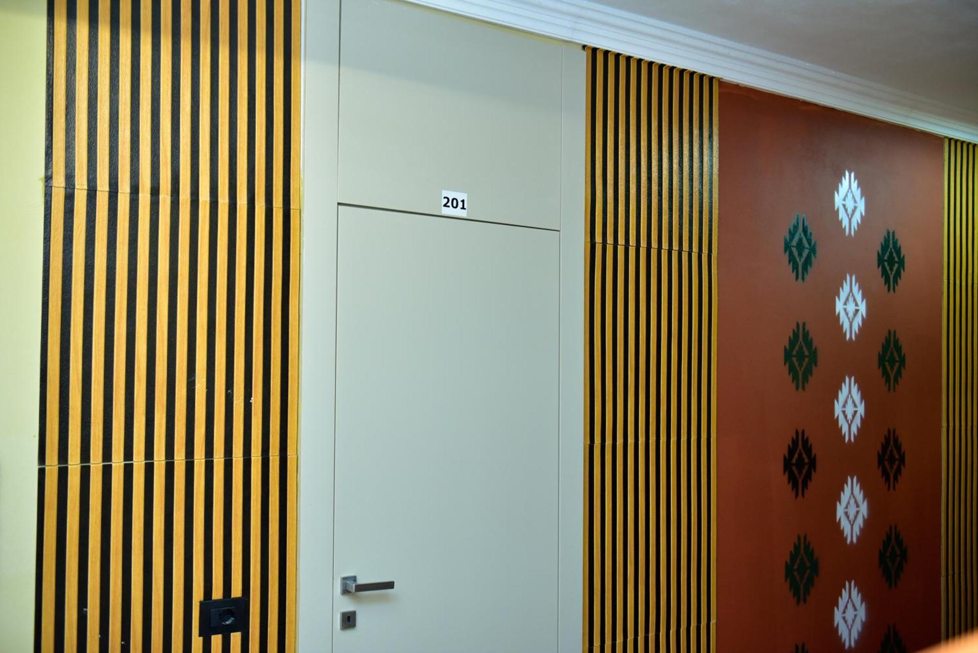 Te Bujtina Hotel- Cozy Stay With Traditional Breakfast Near Beach Golem  Extérieur photo