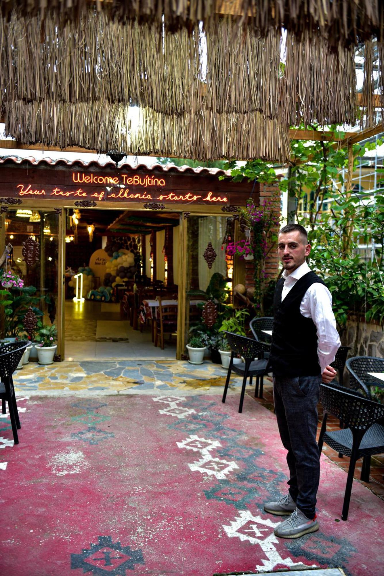 Te Bujtina Hotel- Cozy Stay With Traditional Breakfast Near Beach Golem  Extérieur photo