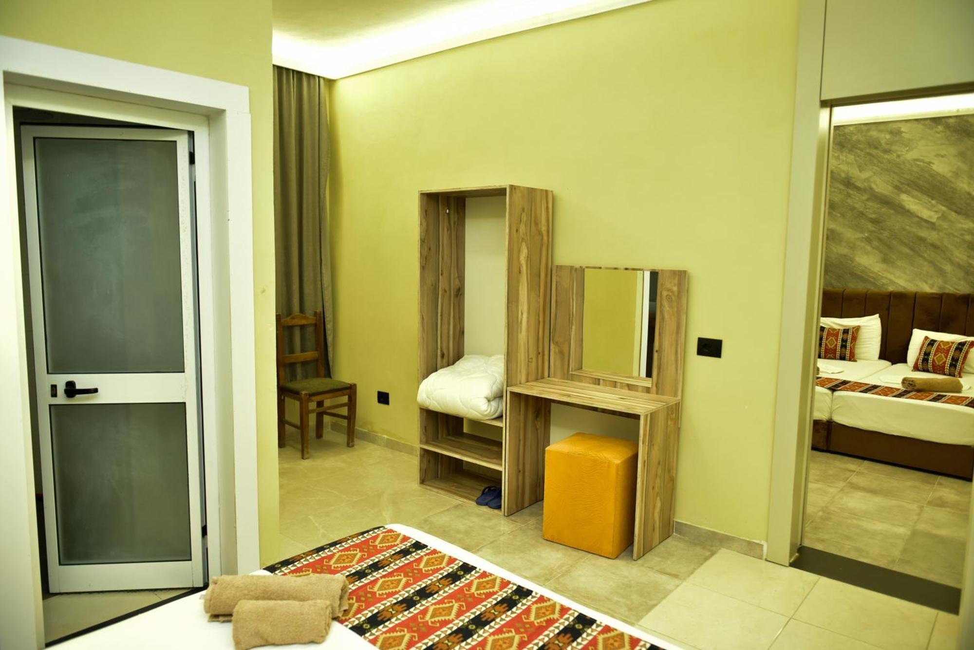 Te Bujtina Hotel- Cozy Stay With Traditional Breakfast Near Beach Golem  Extérieur photo
