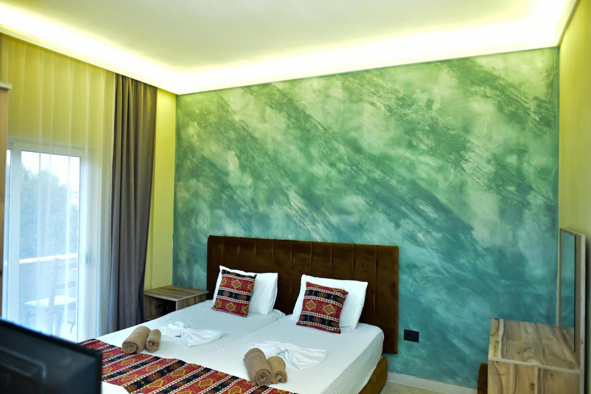 Te Bujtina Hotel- Cozy Stay With Traditional Breakfast Near Beach Golem  Extérieur photo